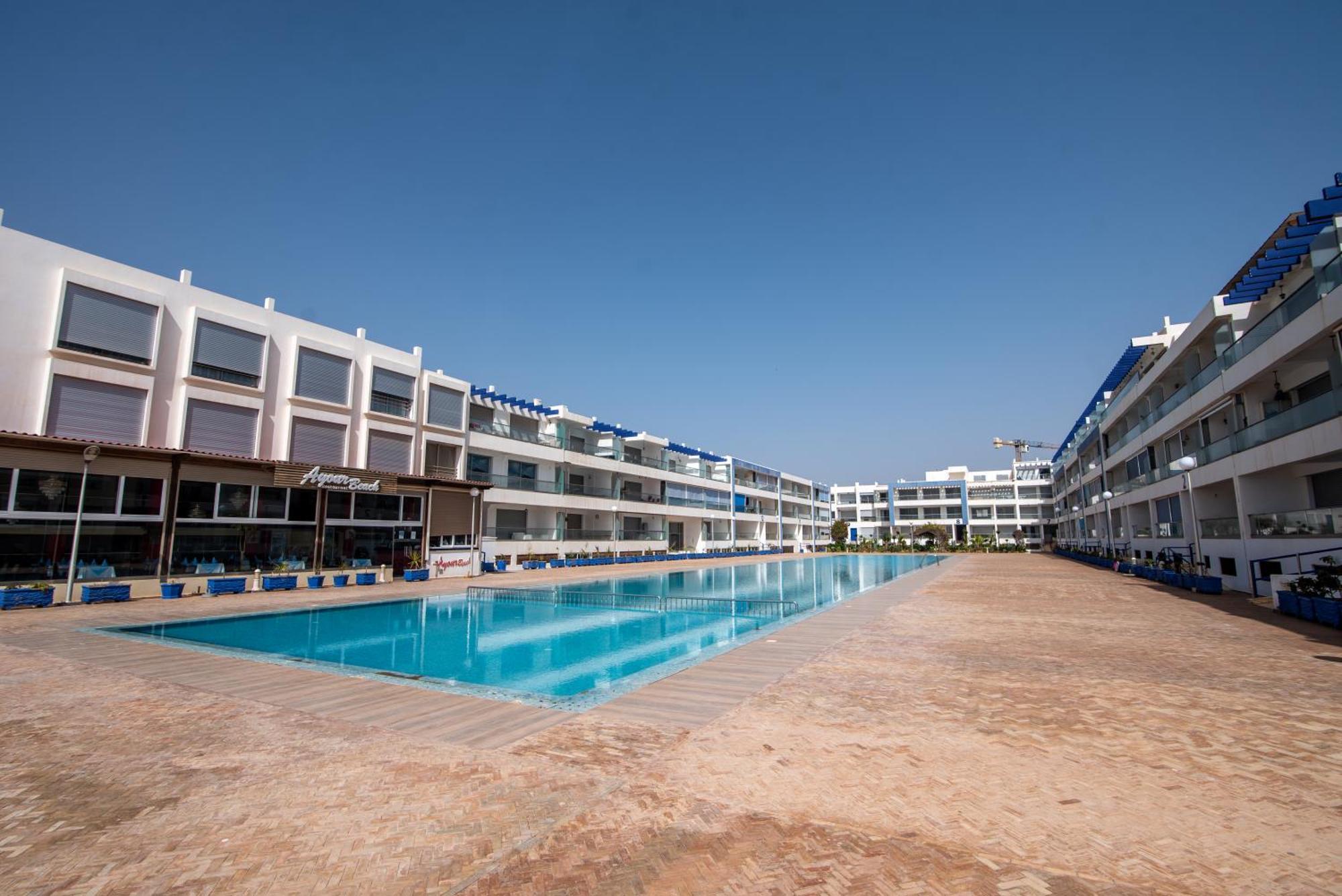 Pied Dans L'eau Avec Piscine * Aourir