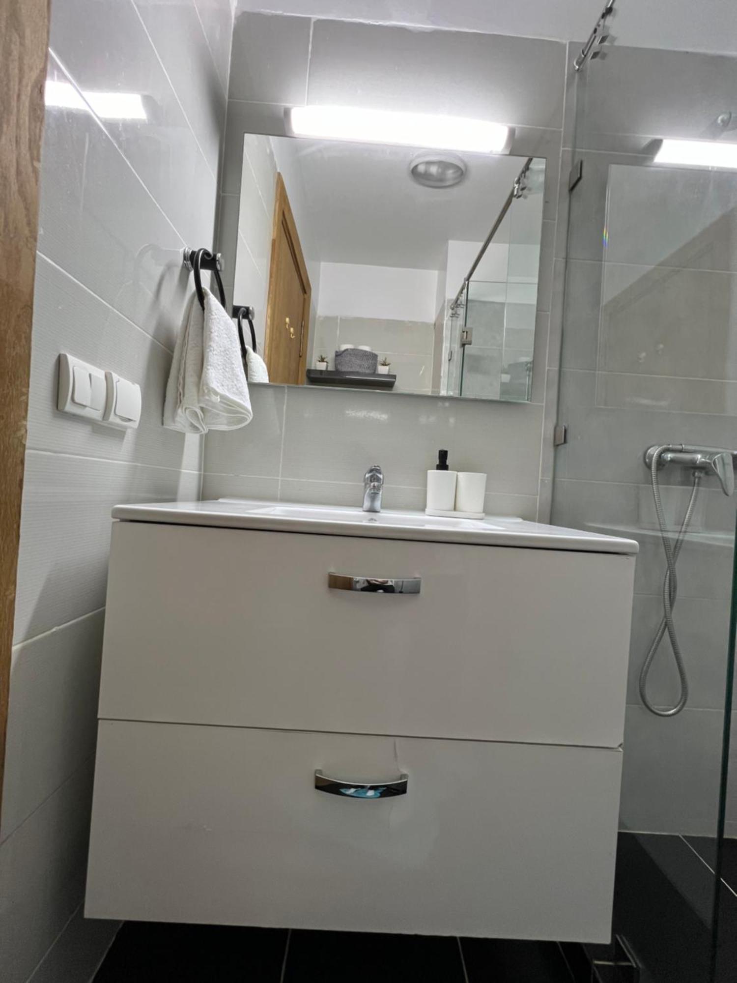 Pied Dans L'eau Avec Piscine Apartamento